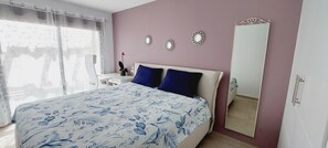 2 chambres, fer et planche à repasser, Wi-Fi, draps fournis