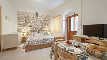 Studio (Classic Studio Apartment) | Free WiFi