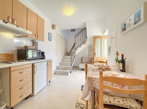 Studio (Standard Studio Apartment) | Cuisine privée | Réfrigérateur