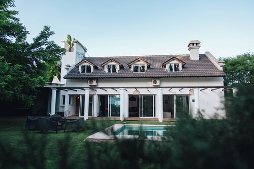 Comfortable house with swimming pool and garden in warehouse area