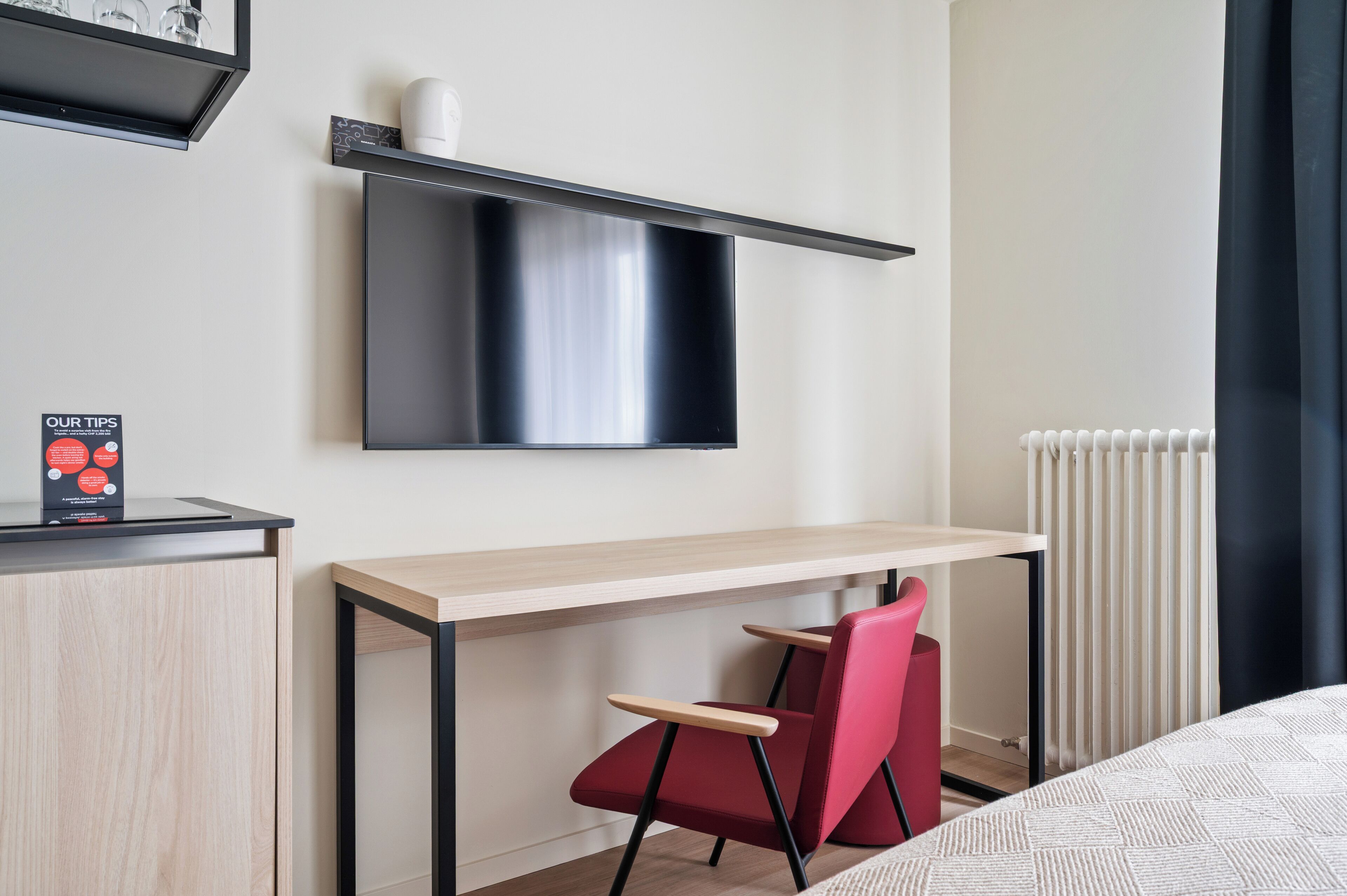 Studio, 1 Tempat Tidur Queen, pemandangan kota | Ruang kerja ramah laptop, tirai kedap cahaya, dan setrika/meja setrika
