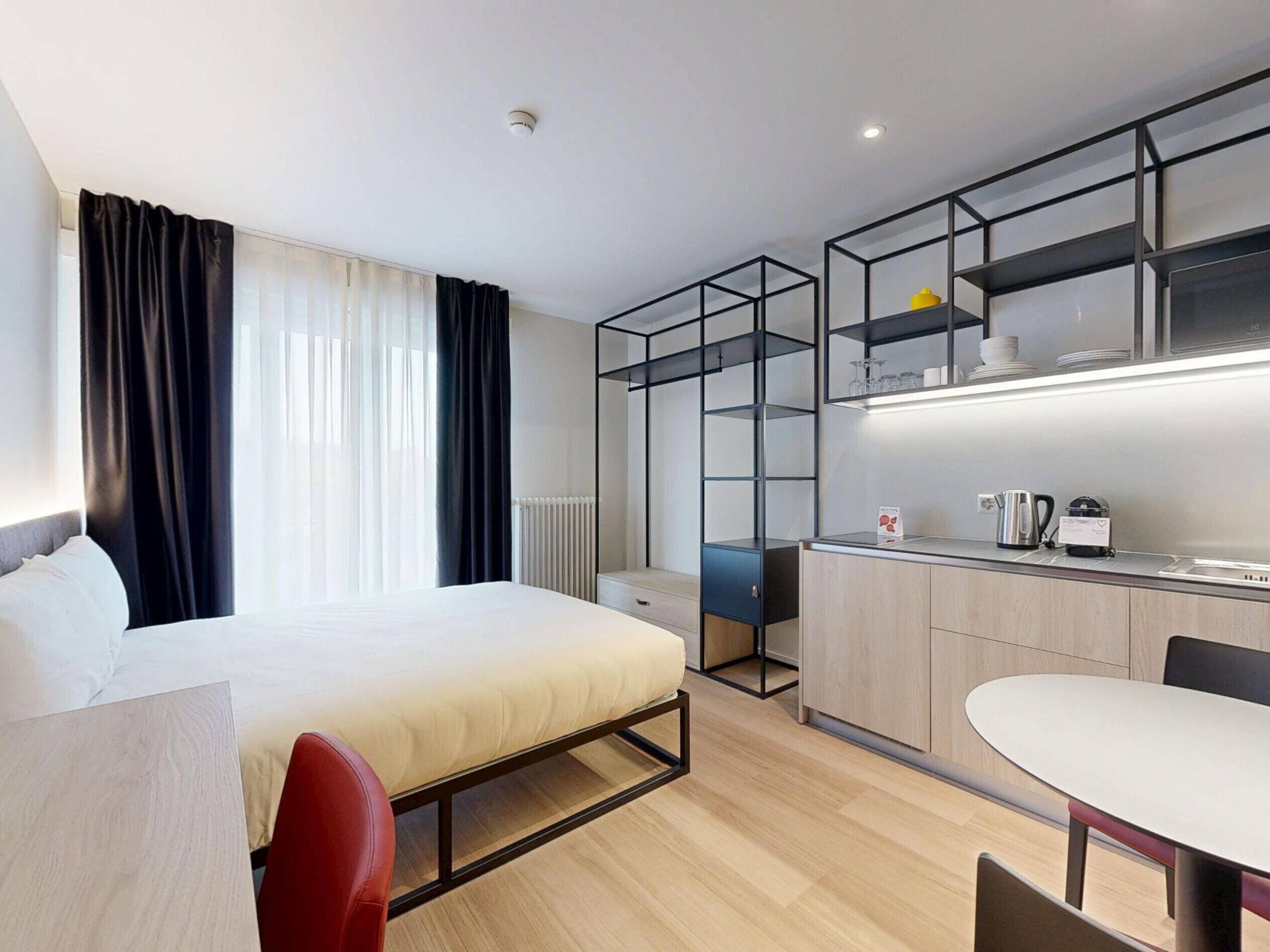 Studio, 1 grand lit, vue ville