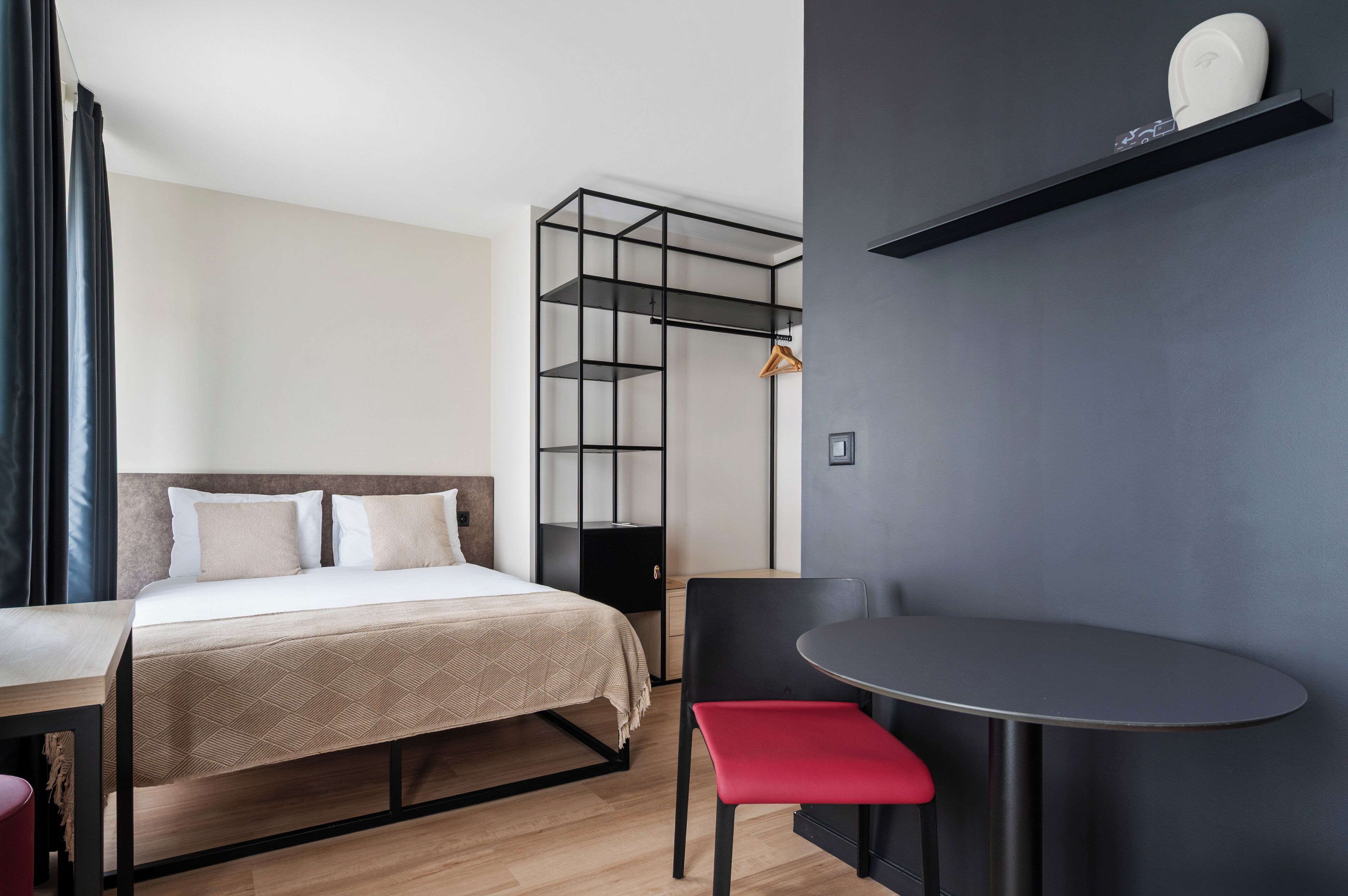 Laptop workspace, blackout curtains, iron/ironing board, free WiFi