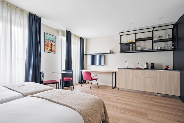 Studio, 2 Single Beds, Courtyard View | Laptop workspace, blackout curtains, iron/ironing board, free WiFi