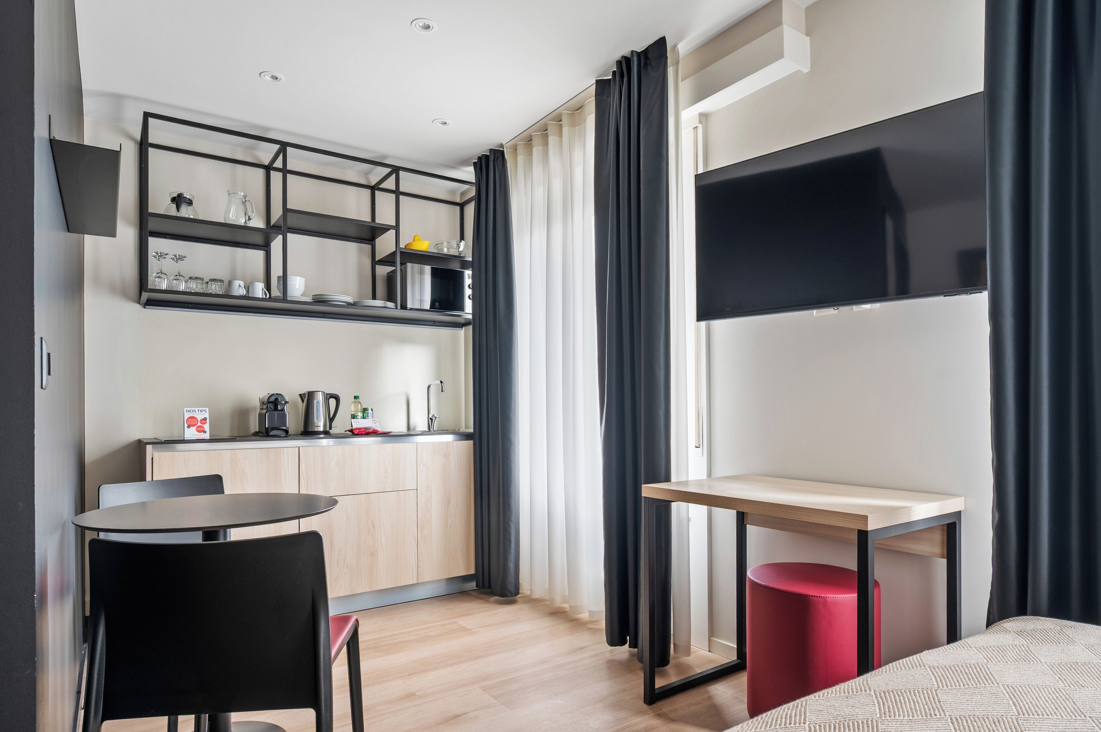 Studio, 1 Queen-Bett, Blick auf den Innenhof | Eigene Küche | Kühlschrank, Mikrowelle, Ofen, Herdplatte