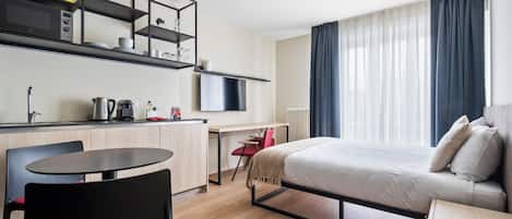 Studio, 1 grand lit, vue ville