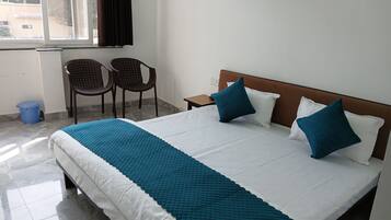 1 bedroom, desk, iron/ironing board, WiFi