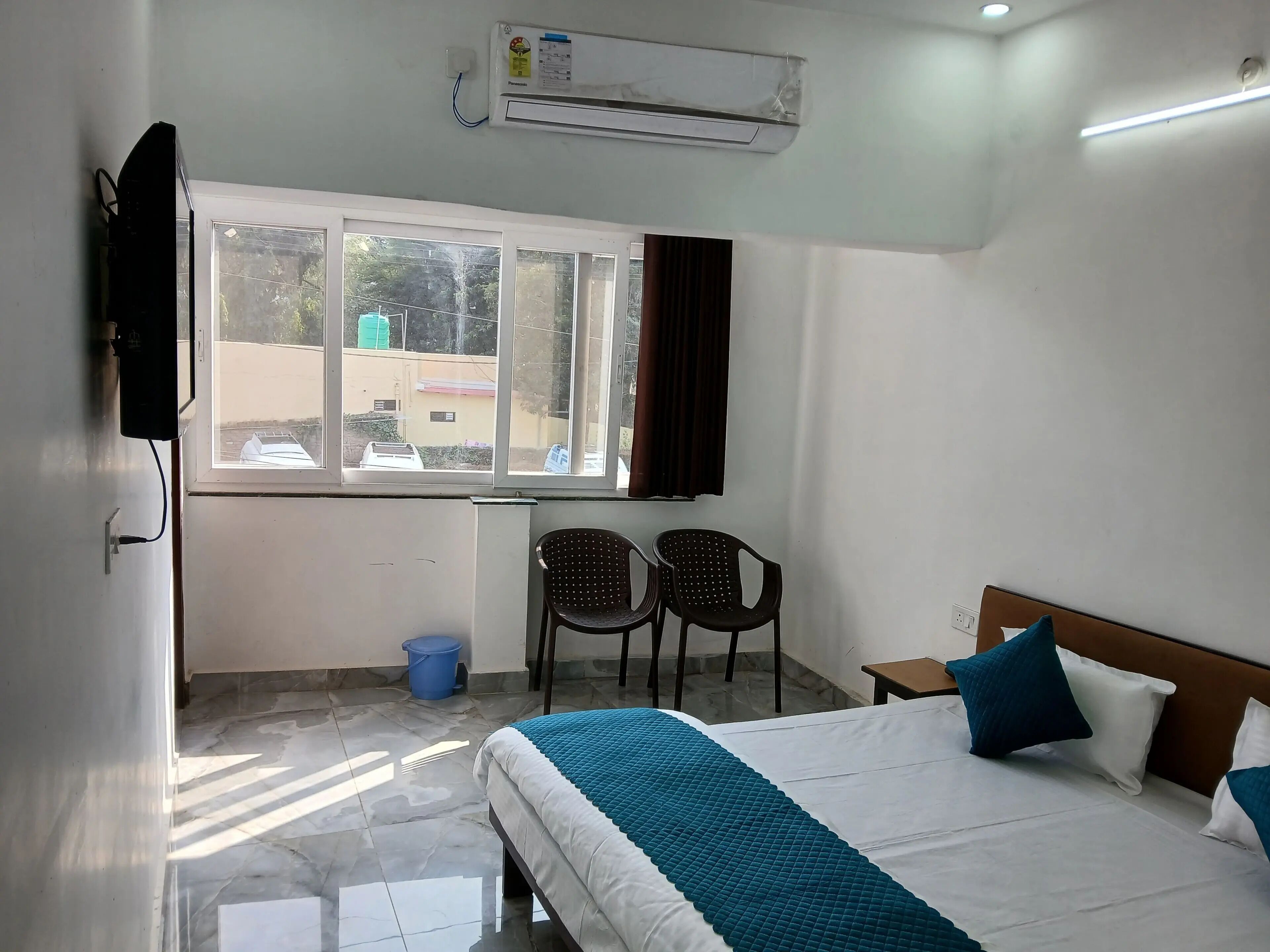 1 bedroom, desk, iron/ironing board, WiFi