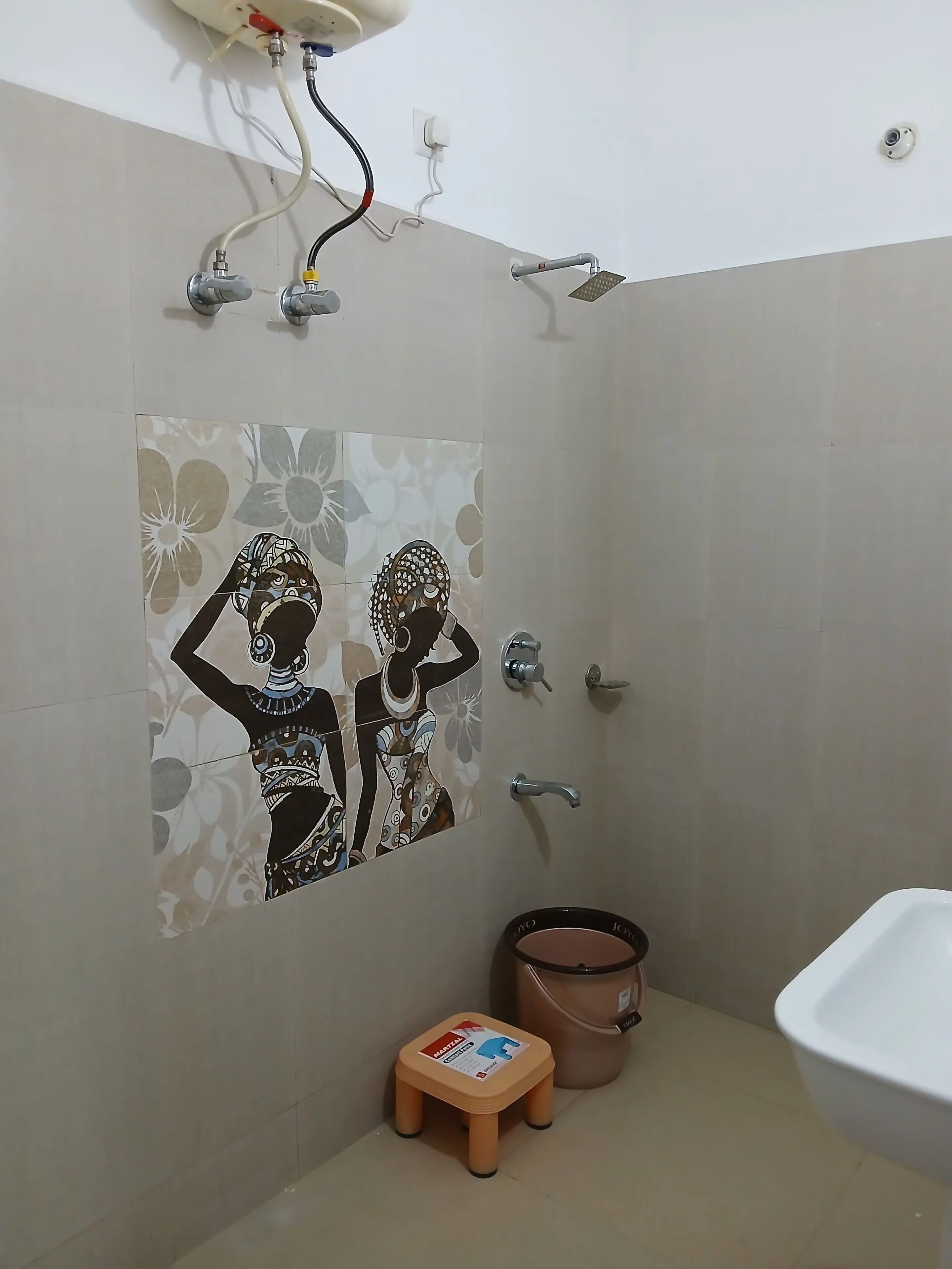 Shower, towels, soap, toilet paper