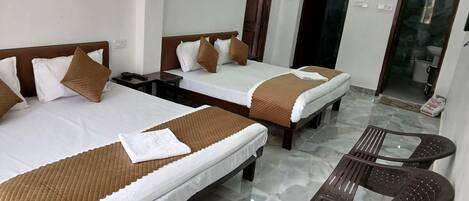 1 bedroom, desk, iron/ironing board, WiFi