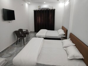 1 sovrum, skrivbord, strykjärn/strykbräda och wi-fi