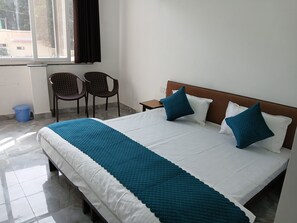 1 bedroom, desk, iron/ironing board, WiFi