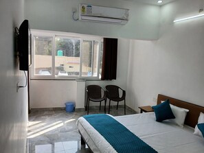 1 bedroom, desk, iron/ironing board, WiFi