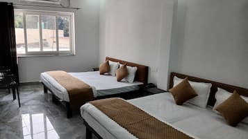 1 bedroom, desk, iron/ironing board, WiFi