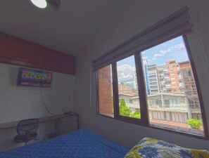 1 chambre, fer et planche Ă repasser, Wi-Fi, draps fournis