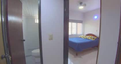 Laurel Private Room & Bathroom