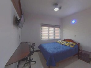 1 slaapkamer, een strijkplank/strijkijzer, wifi, beddengoed