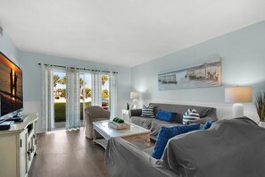 Appart'hôtel, plusieurs lits (El Matador 513) | Coin séjour | Télévision