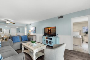 Appart'hôtel, plusieurs lits (El Matador 513) | Coin séjour | Télévision