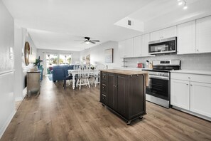 Condo, Multiple Beds (El Matador 513) | Private kitchen | Oven, toaster