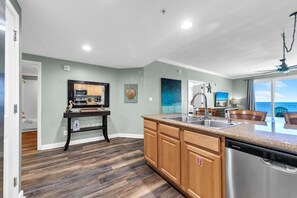 Condo, Multiple Beds (Grandview East 1002) | Private kitchen