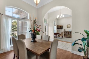 Maison, plusieurs lits (Beach Retreat) | Restauration