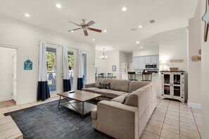 單棟房屋, 多張床 (Beach Retreat) | 客廳 | 電視