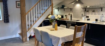 Cosy 2 bed barn in Bannau Brycheiniog national park, with outdoor patio. 