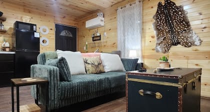 Tiny Cozy Cottage in Edina, MO