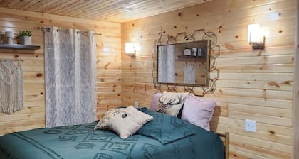 Tiny Cozy Cottage in Edina, MO