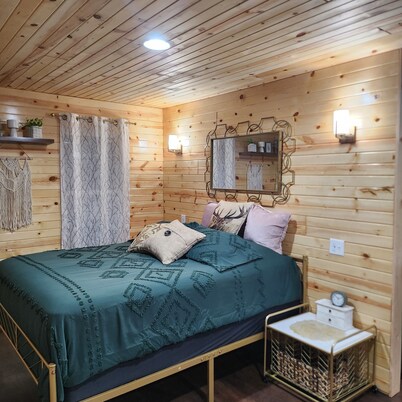 Tiny Cozy Cottage in Edina, MO