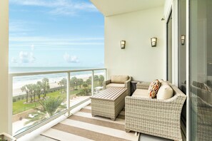 Terrace/patio - 5th Floor Beachfront Condo - Elevator, Private Balcony, POOL, Lazy River & more (Galveston)