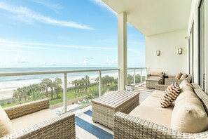 Property grounds - 5th Floor Beachfront Condo - Elevator, Private Balcony, POOL, Lazy River & more (Galveston)