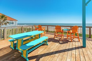 Outdoor dining - Beachfront, Pet Friendly, Deep Covered Deck & Vacay Ready! (Jamaica Beach)