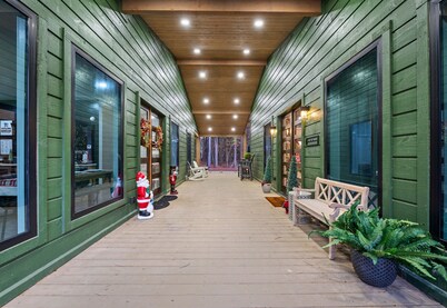 Spacious Retreat with Bunkhouse, Fire Pit, Hot Tub