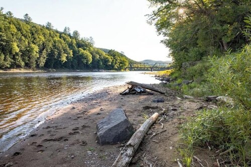 Cozy Adirondack Escape