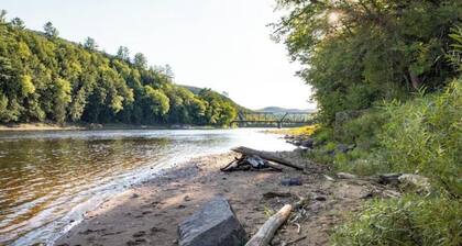 Cozy Adirondack Escape