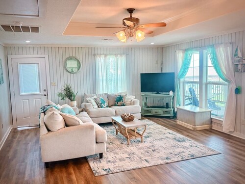 Nice 2-bedroom house with AC in Holly Beach located in Cameron LA