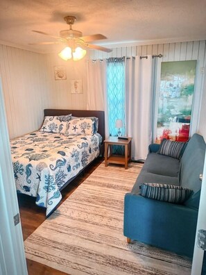 2 makuuhuonetta, silitysrauta/-lauta, ilmainen Wi-Fi, vuodevaatteet