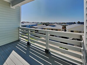 Studio (3 Bedrooms) | Property amenity