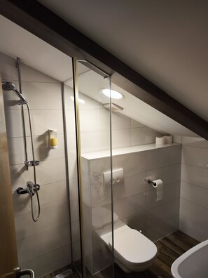 Comfort Double or Twin Room | Bathroom | Shower, free toiletries, hair dryer, towels
