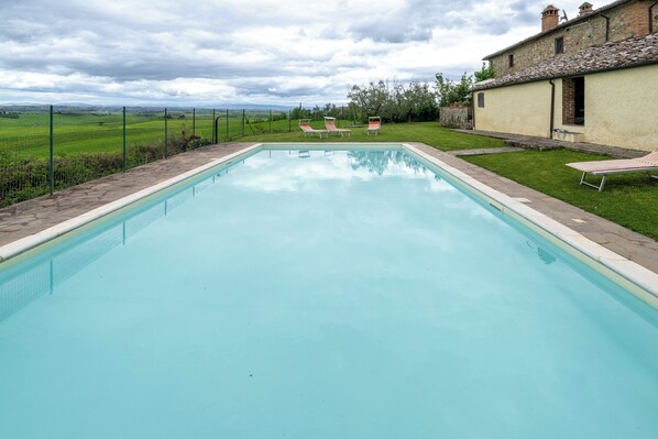 Piscina externa sazonal