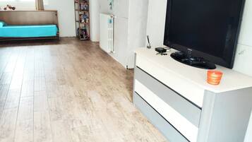 1 Schlafzimmer, BĂŒgeleisen/BĂŒgelbrett, WLAN, BettwĂ€sche