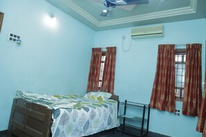 3 Schlafzimmer, Zimmersafe, Schreibtisch, Bügeleisen/Bügelbrett