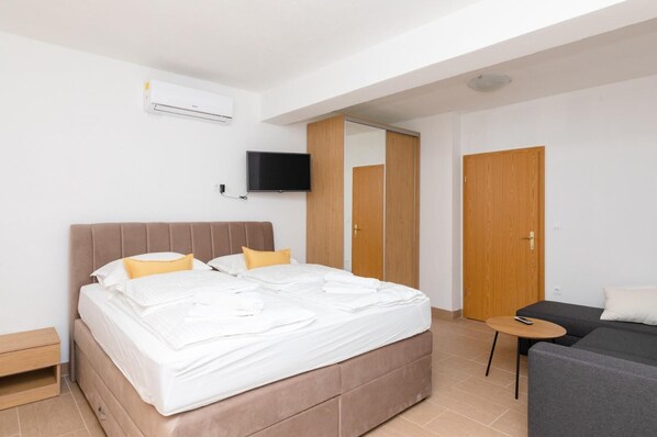 5 chambres, fer et planche à repasser, Wi-Fi, literie fournie