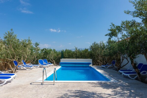 Pool - Holiday Home Malačnica with Private Pool  (Supetar)