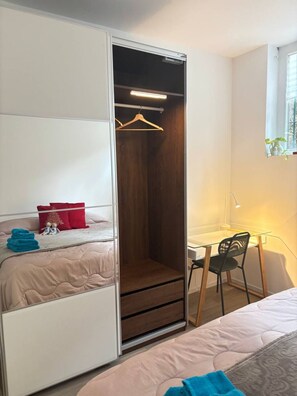 1 bedroom, WiFi, bed sheets - Double with private room bathroom (Milano)