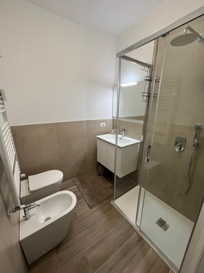 Hair dryer, towels, soap, toilet paper - Double with private room bathroom (Milano)
