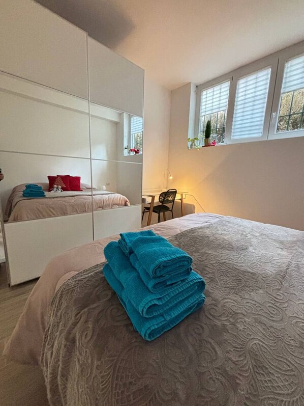 1 bedroom, WiFi, bed sheets - Double with private room bathroom (Milano)