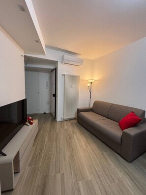 Living area - Double with private room bathroom (Milano)